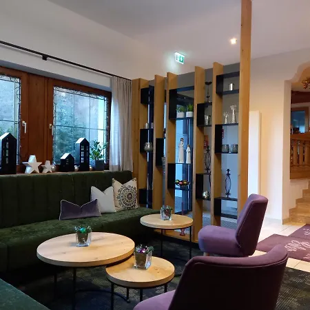 加尼埃勒尔旅馆 3*